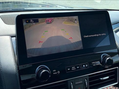 Used 2024 Nissan Armada SV image 11