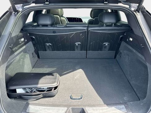 Certified 2024 Cadillac Lyriq Luxury AWD/4WD image 17