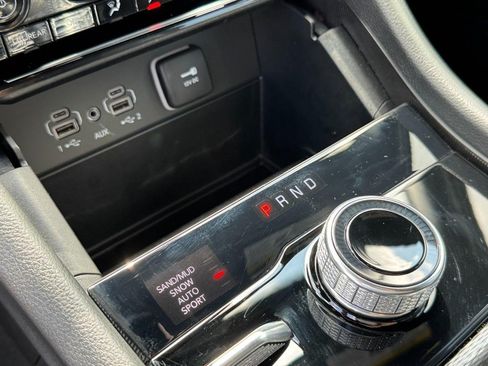 Used 2025 Jeep Grand Cherokee Limited AWD/4WD image 22