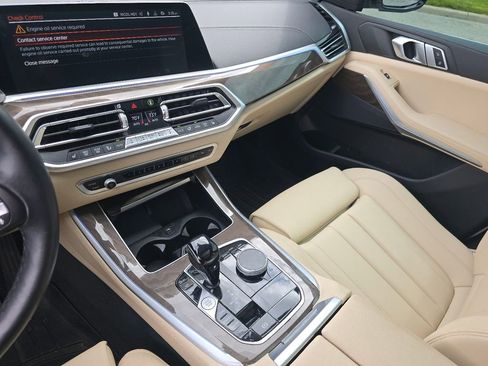 Used 2022 BMW X5 xDrive40i w/ Premium Package AWD/4WD image 31