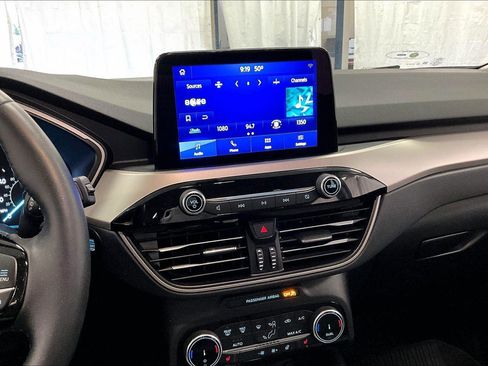 Used 2022 Ford Escape SE w/ SE Sport Appearance Package image 6