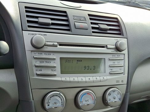 Used 2011 Toyota Camry LE image 20