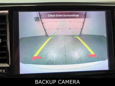 Used 2023 Chrysler Pacifica Touring-L FWD image 18