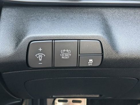 Used 2025 Hyundai Elantra SEL image 16