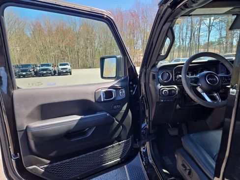 Used 2024 Jeep Wrangler High Altitude AWD/4WD image 6