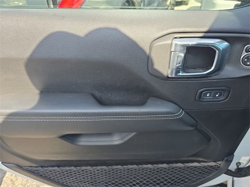 Used 2023 Jeep Gladiator Overland image 14