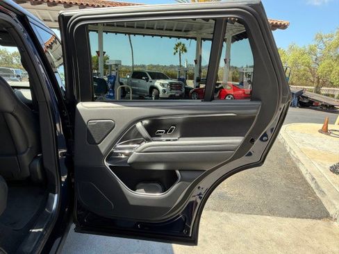 Used 2023 Land Rover Range Rover Long Wheelbase SE image 16