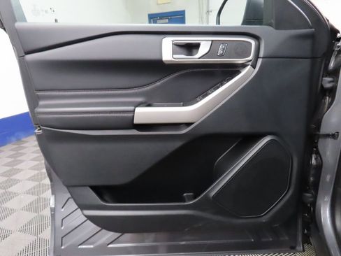 Used 2023 Ford Explorer XLT image 47