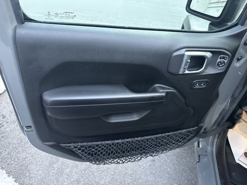 Used 2019 Jeep Wrangler Sport image 15