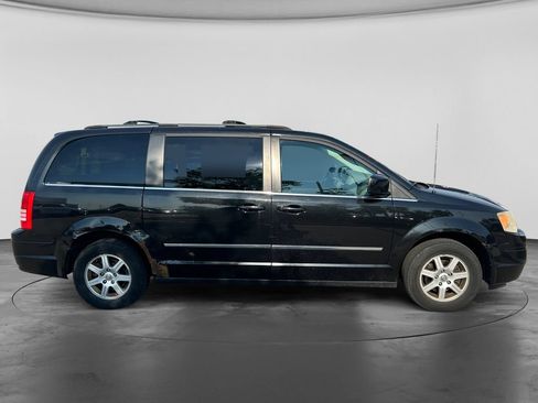 Used 2010 Chrysler Town & Country Touring FWD image 11