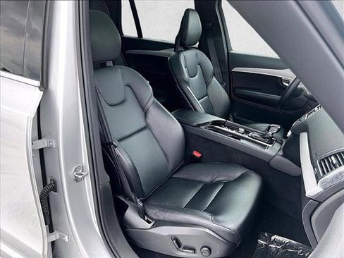 Used 2021 Volvo XC90 T5 Momentum w/ Protection Package Premier FWD image 9