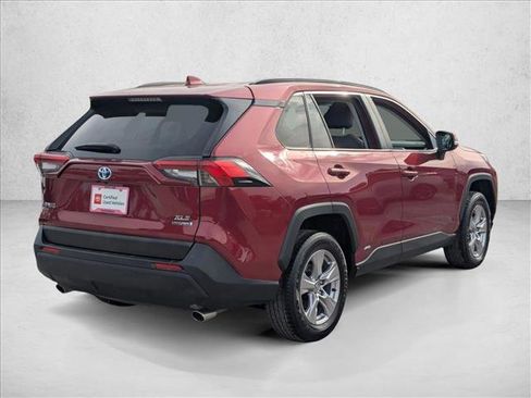 Used 2022 Toyota RAV4 XLE image 5