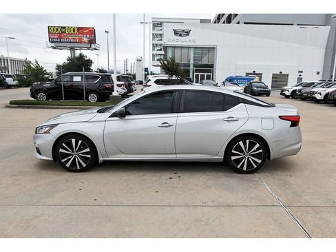 Used 2020 Nissan Altima 2.5 SR FWD image 3