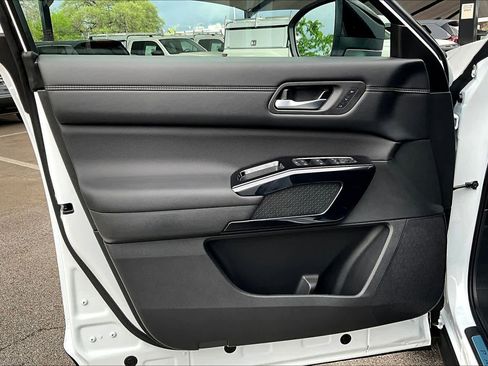 New 2026 Nissan Pathfinder Platinum FWD image 13