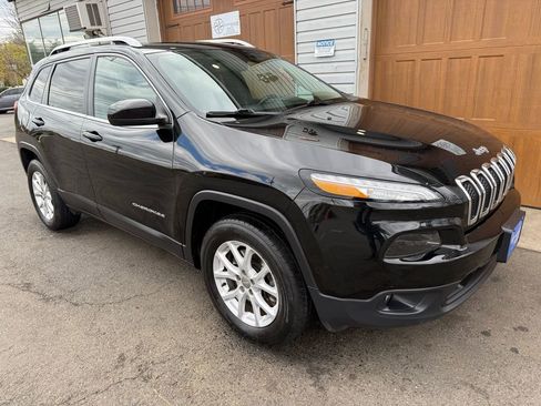 Used 2018 Jeep Cherokee Latitude Plus w/ Cold Weather Group image 1