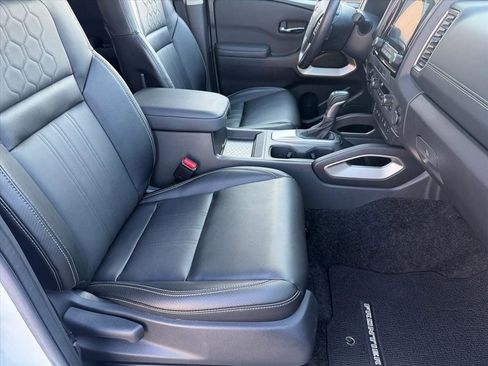 Used 2024 Nissan Frontier SL w/ Technology Package image 18