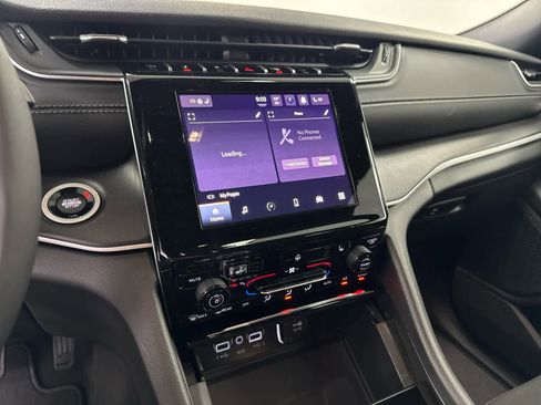 New 2025 Jeep Grand Cherokee Laredo X w/ Luxury Tech Group I image 11