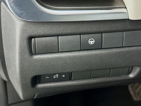 Used 2023 Nissan Rogue SV image 17