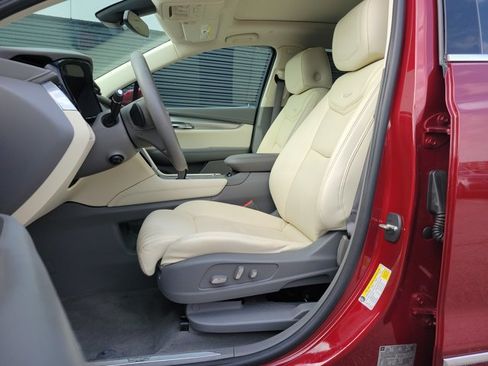 Used 2017 Cadillac XT5 Premium Luxury FWD image 19