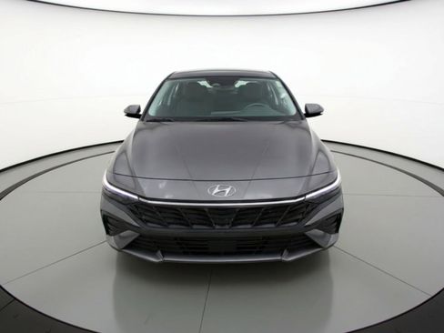 Used 2025 Hyundai Elantra SEL image 1