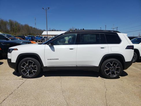 New 2026 Jeep Cherokee Overland w/ Trailer Tow Group AWD/4WD image 7