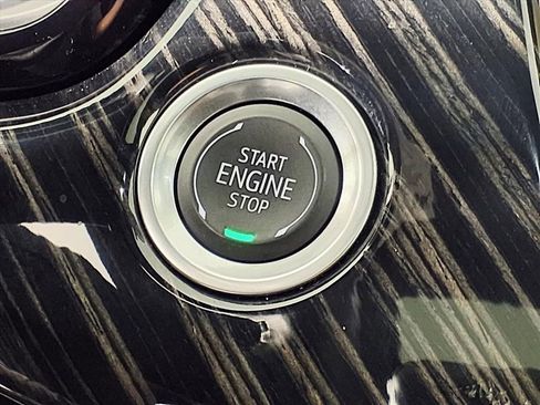 Certified 2025 Cadillac XT6 Premium Luxury image 11