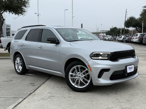 Used 2024 Dodge Durango GT image 2