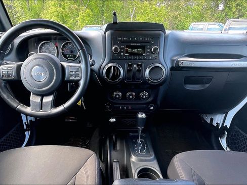 Used 2018 Jeep Wrangler Sport image 14