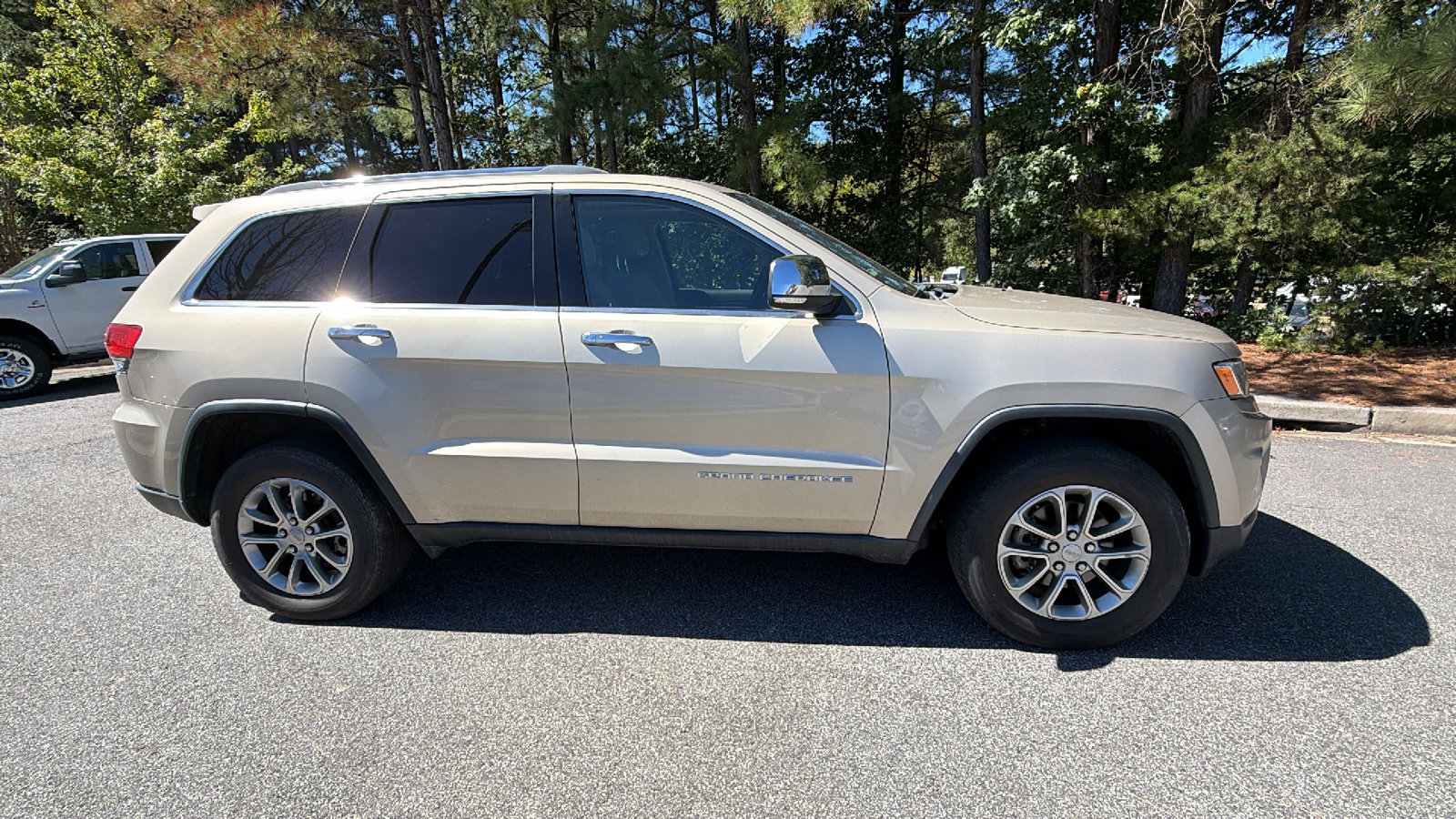 Used 2015 Jeep Grand Cherokee Limited w/ Luxury Group II AWD/4WD image 7