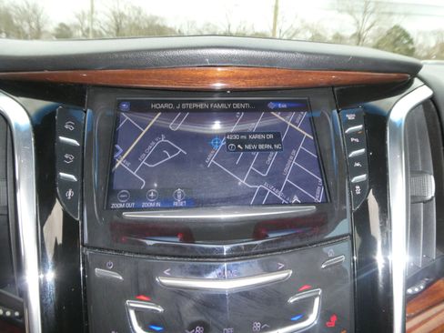 Used 2016 Cadillac Escalade Luxury image 23