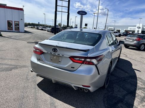 Used 2024 Toyota Camry SE w/ Convenience Package FWD image 5