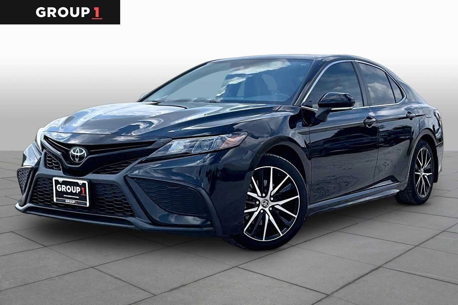 Used 2023 Toyota Camry SE FWD image 1