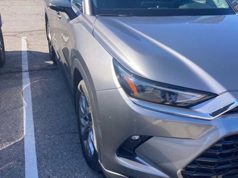 Used 2026 Toyota Grand Highlander Limited AWD/4WD image 2