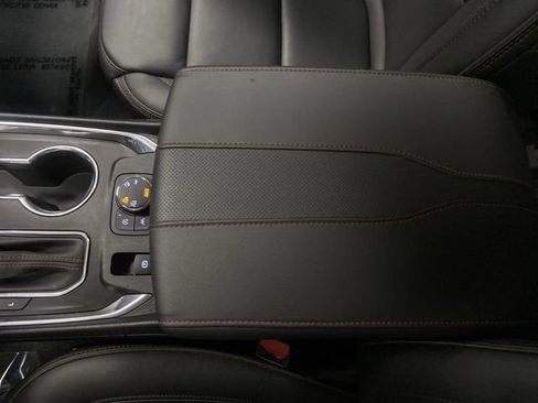 Used 2023 Chevrolet Traverse RS image 21