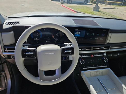 Used 2025 Hyundai Santa Fe SEL image 16