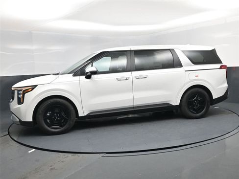 New 2026 Kia Carnival LX image 3