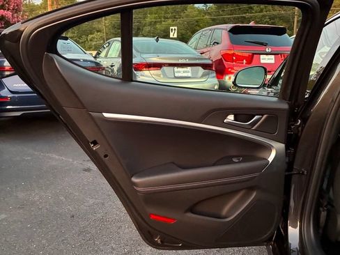 Used 2025 Genesis G70 2.5T AWD/4WD image 24