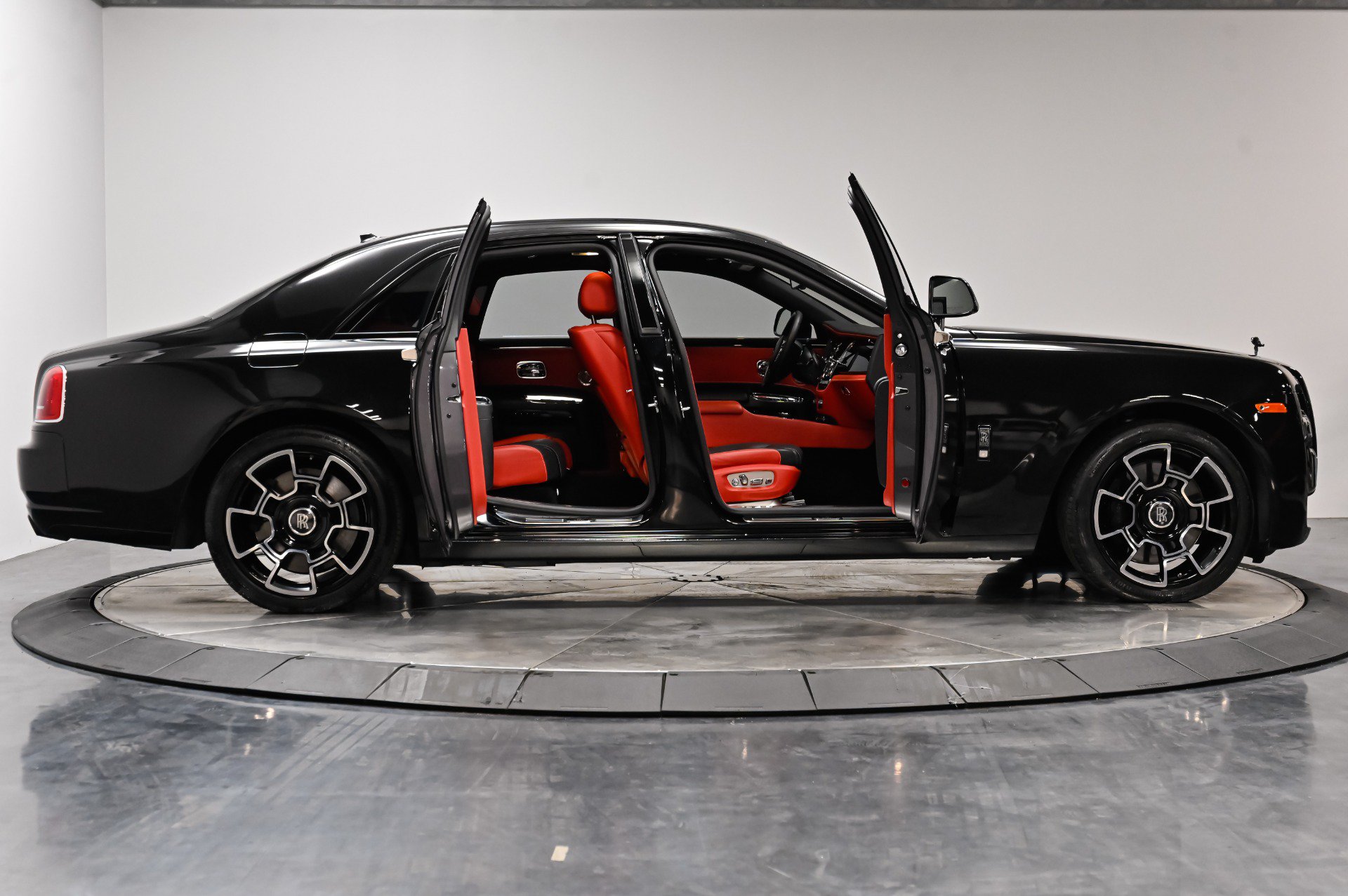 Used 2017 Rolls-Royce Ghost RWD image 17