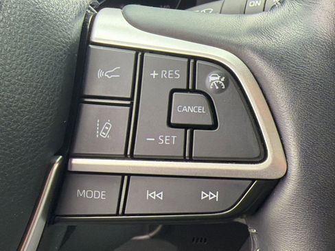 Used 2023 Toyota Highlander Platinum FWD image 22