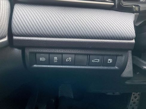 Used 2025 Toyota Camry SE w/ Convenience Package FWD image 30