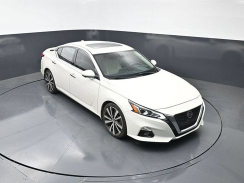 Used 2020 Nissan Altima 2.0 Platinum FWD image 19