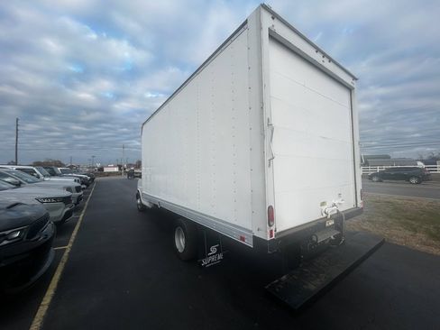 Used 2019 Chevrolet Express 3500 Extended w/ Driver Convenience Package image 5