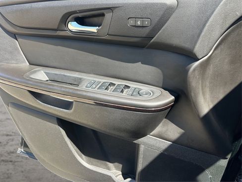 Used 2017 Chevrolet Traverse Premier FWD image 28