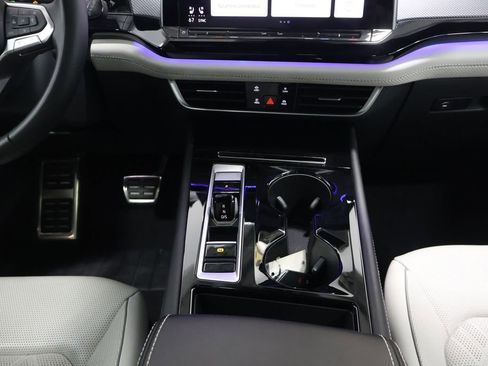 Used 2024 Volkswagen Atlas Cross Sport SEL Premium R-Line image 20