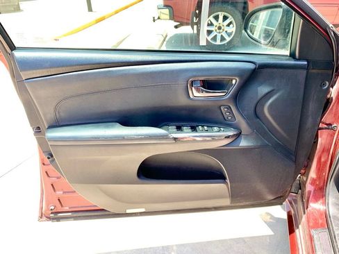 Used 2013 Toyota Avalon Limited w/ Technology Pkg FWD image 10