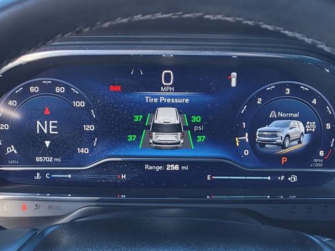 Used 2024 Chevrolet Suburban LT image 15