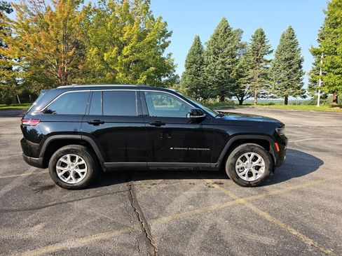 Used 2023 Jeep Grand Cherokee Limited w/ Luxury Tech Group II AWD/4WD image 7