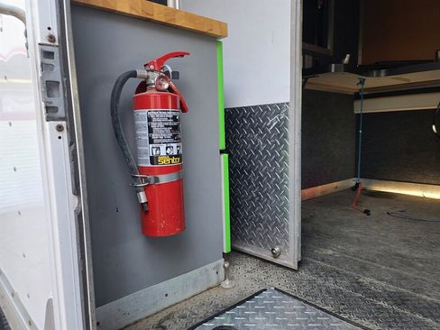 Used 2016 Ford E-450 and Econoline 450 Super Duty image 34