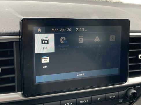 Used 2025 Hyundai Venue SEL FWD image 24