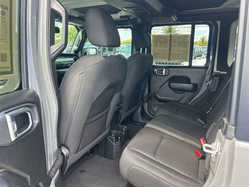 Used 2022 Jeep Wrangler Unlimited Sport image 32